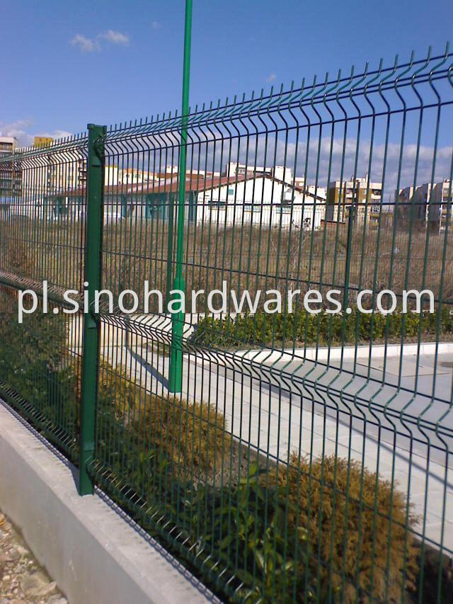 curvy welded mesh fence